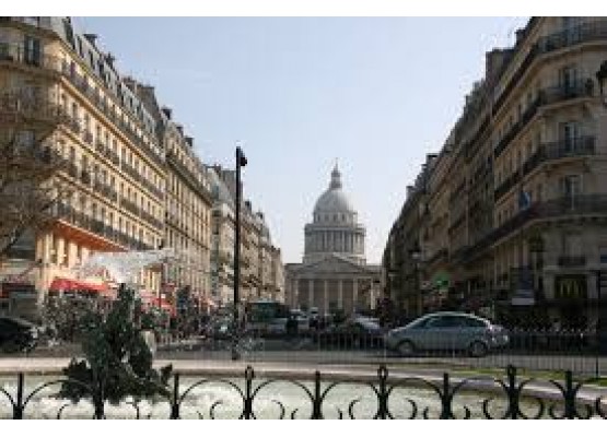 Sightseeing tour of Paris - Cheap round in mini-group